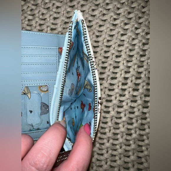 Loungefly wallet - Picture 4 of 4